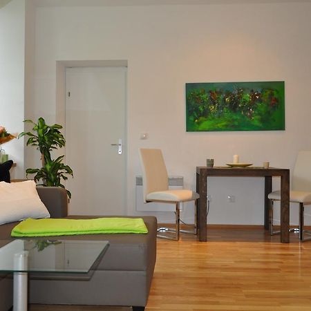 Ferienwohnung Im Univiertel Mit Garten Graz Exteriör bild