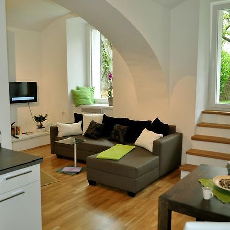 Ferienwohnung Im Univiertel Mit Garten Graz Exteriör bild
