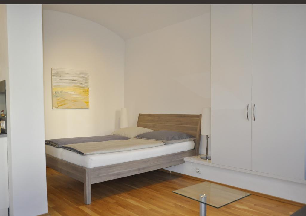 Ferienwohnung Im Univiertel Mit Garten Graz Exteriör bild